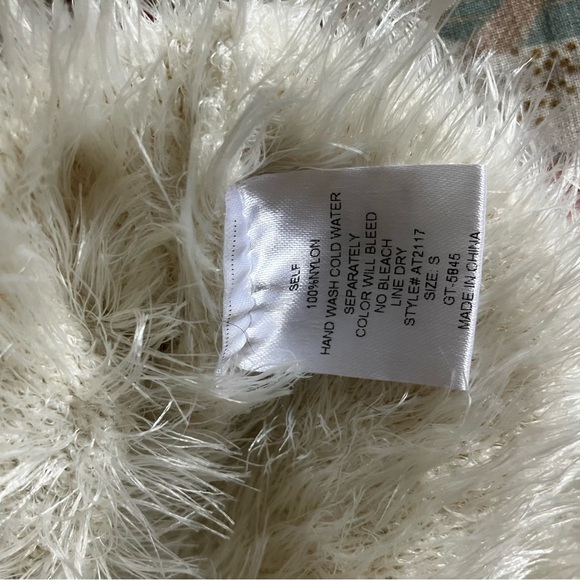 Alythea Fuzzy Crop Sweater - Picture 5 of 5